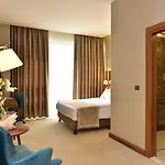 Отель Vespia 4*