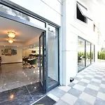 Отель Vespia 4*